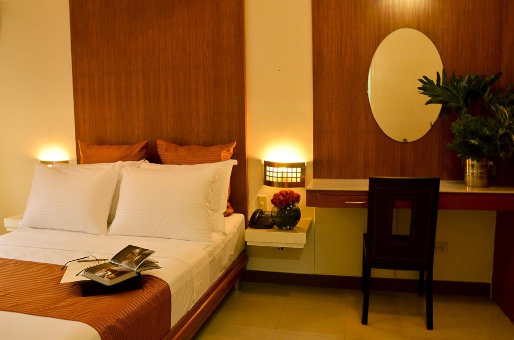 Pghi Hotel 奎松市 外观 照片