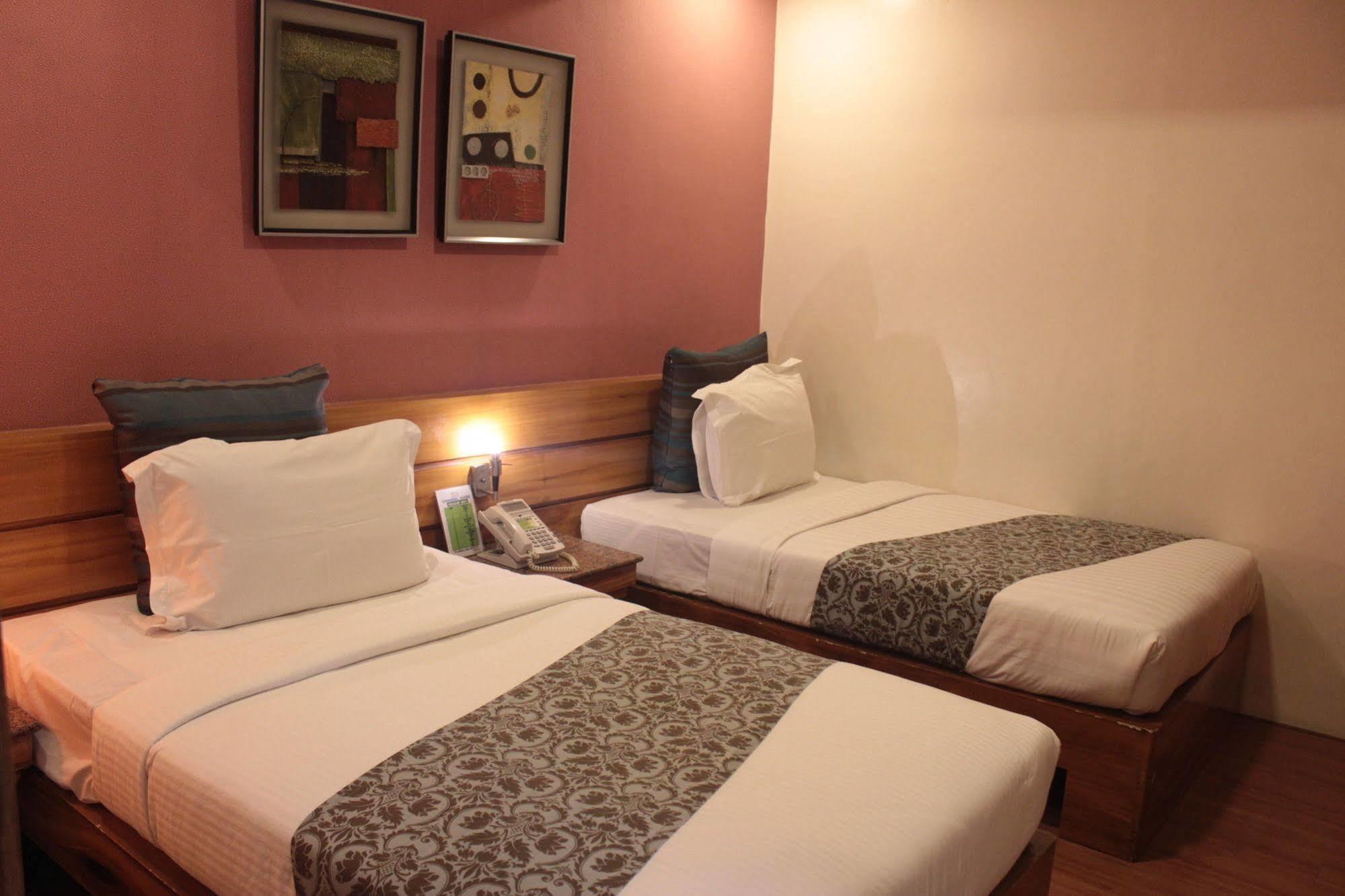 Pghi Hotel 奎松市 外观 照片
